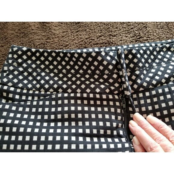 Elle Mid Rise Black & White Check Straight Leg Cropped Pants Women's Size 2 - Picture 6 of 16